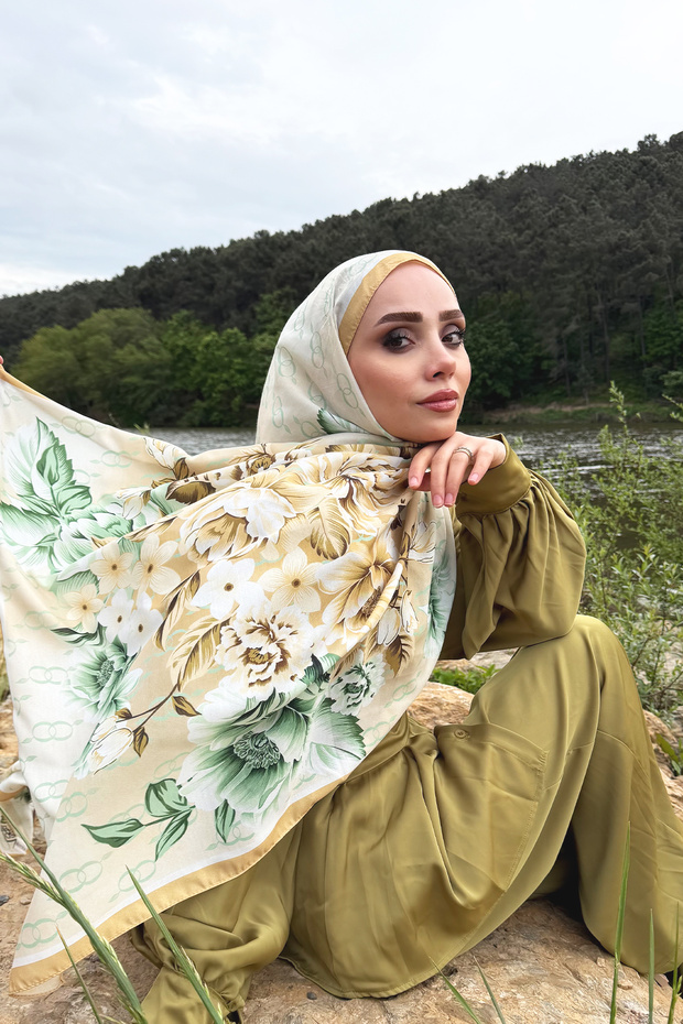 وشاح حجاب من قماش أكوا سوفت بنقشة الزهور