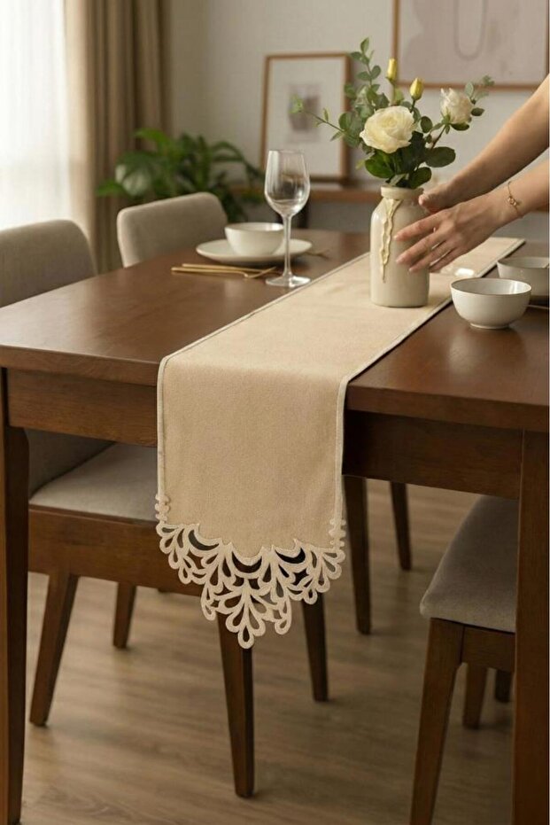 Queen Linen Appliqued Runner 40X100 cm Beige