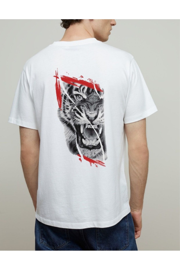 Men's White T-Shirt with Tiger Illustration on the Back and Vertical Text on the Front, Cotton Crew Neck Streetwear Design Printed T-Shirt