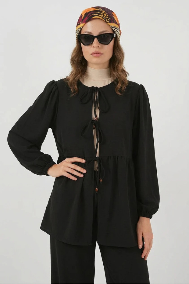 Women's Round Neck Regular Front Lace-Up Black Two-Piece Set