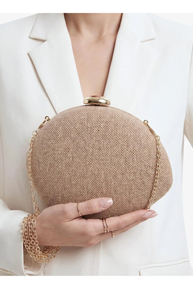 - Textured Clutch Bag with Chain Strap - Khaki