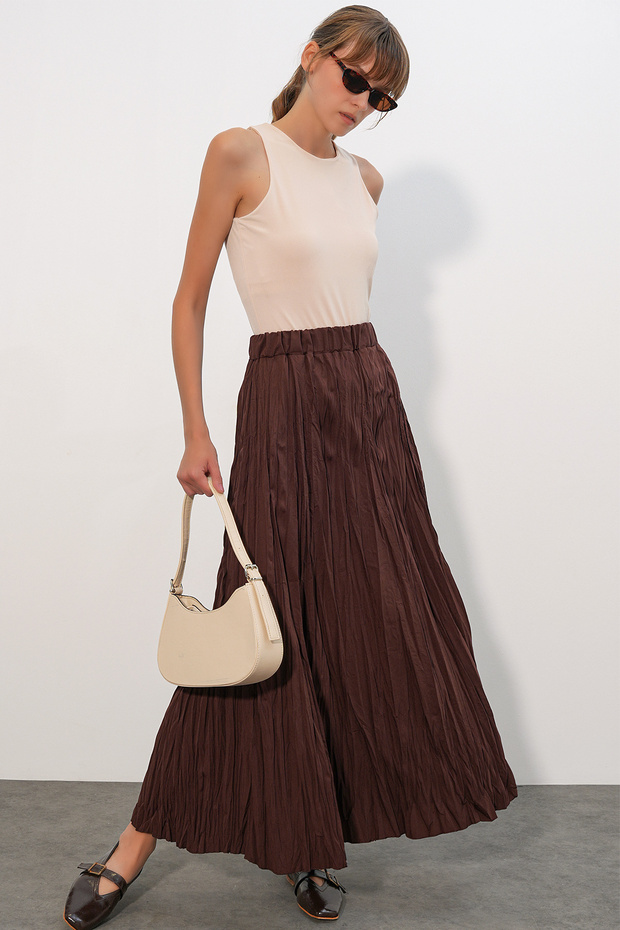 Women's Long Crinkled Skirt 8042 - Brown