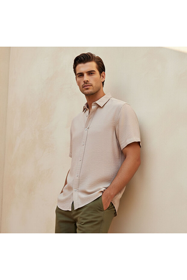 Men Regular Fit Collared Crinkle Textured Short Sleeves Shirt