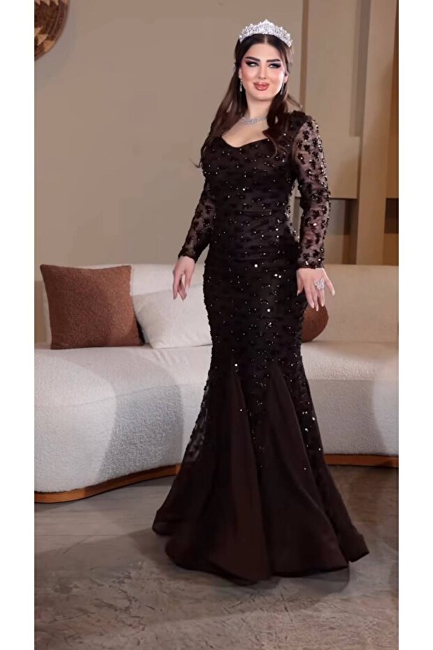فستان نيرين البني