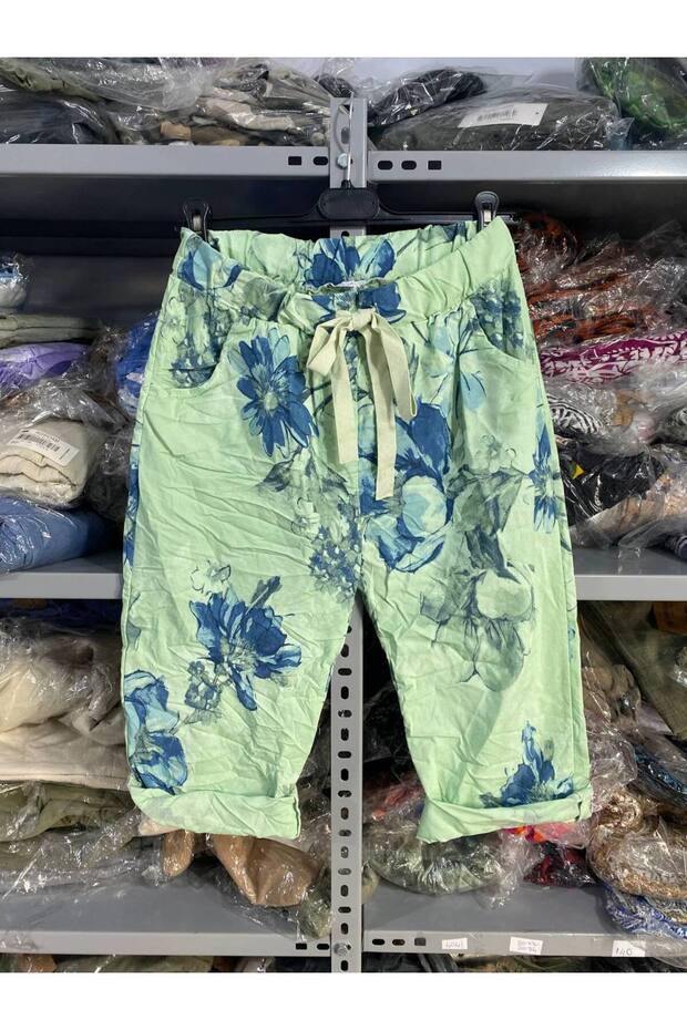 Women's Italian Elastic Waist Floral Patterned Capri Bermuda