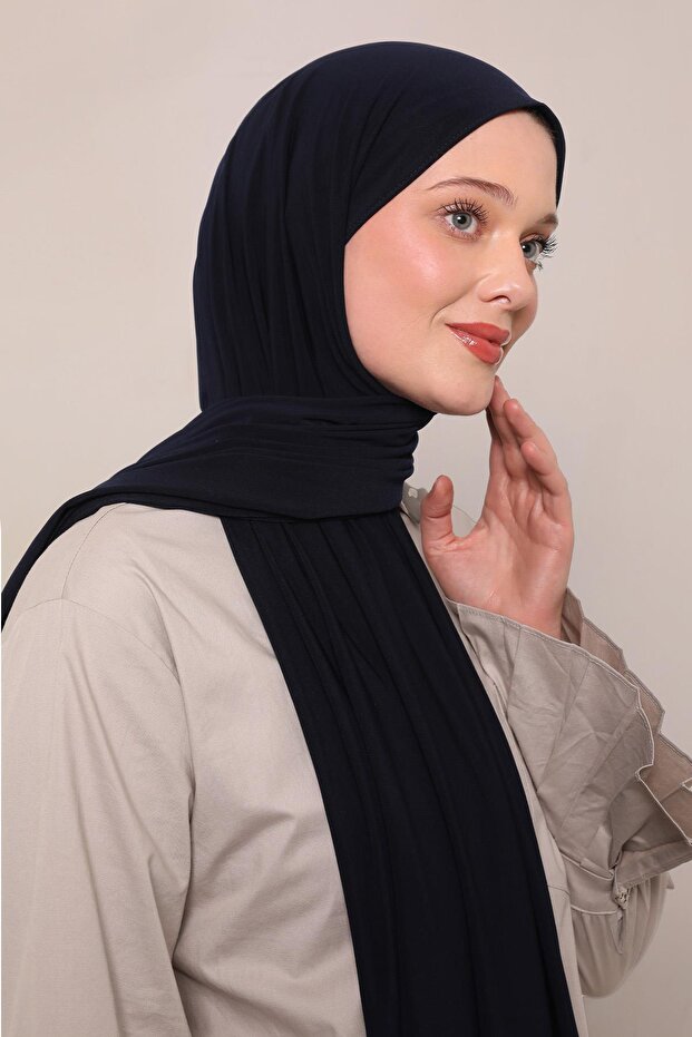 شال جيرسيه فاخر بلون أزرق داكن