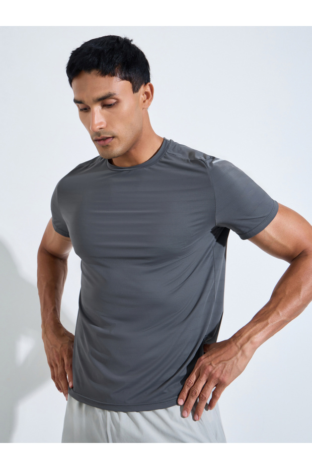 Men Grey Short Sleeve Training T-Shirt With Reflector Print