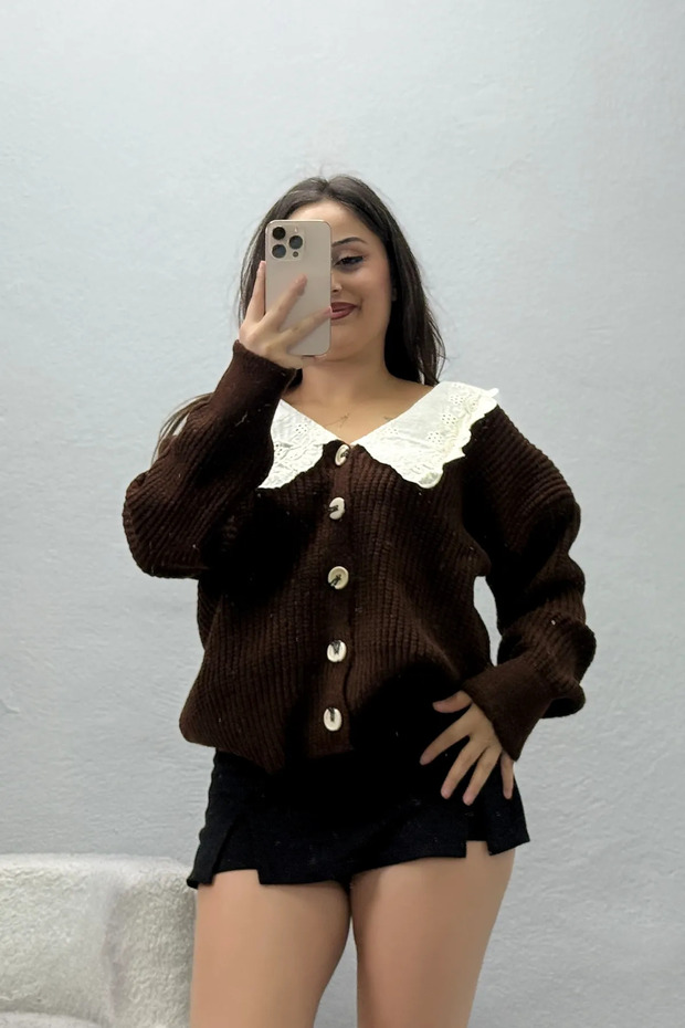 Women's Baby Collar Buttoned Knitwear Cardigan Brown