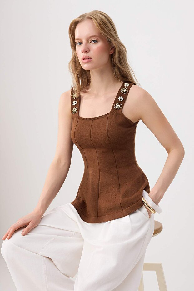 Kahverengi Kare Yaka Taşlı Peplum Triko İnce Bluz TWOSS26BZ00295 - 2