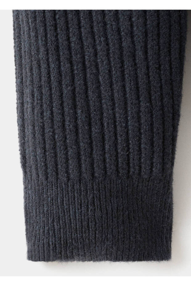 Gerippter Pullover mit Reißverschlusskragen - 5