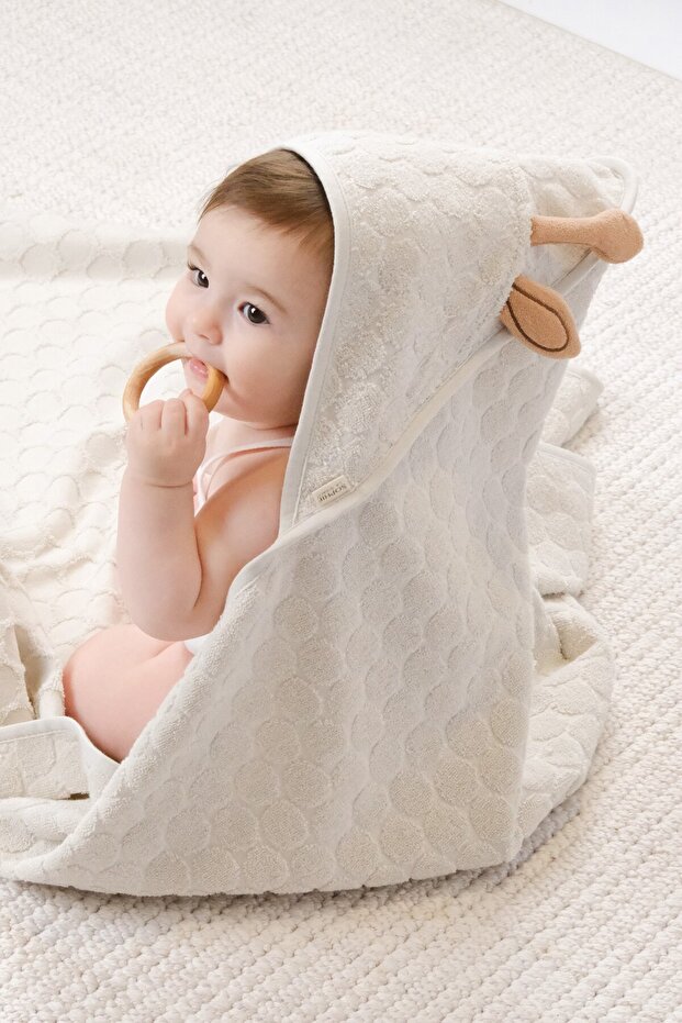 Sophie La Girafe Organic Cotton Swaddle Towel Pouch Set