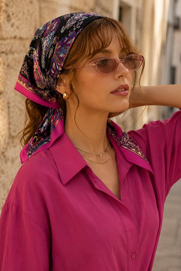 وشاح منقوش باللون الفوشيا - 1