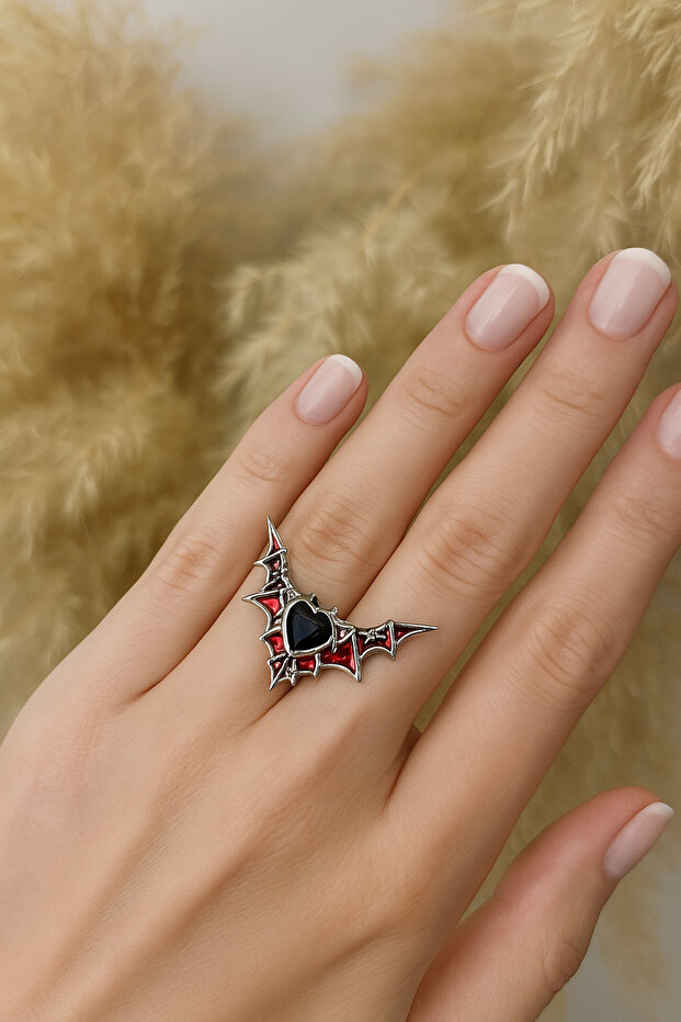 Gothic Red Heart Ring with Bat Wings – A Symbol of Passion, Freedom and Dark Elegance