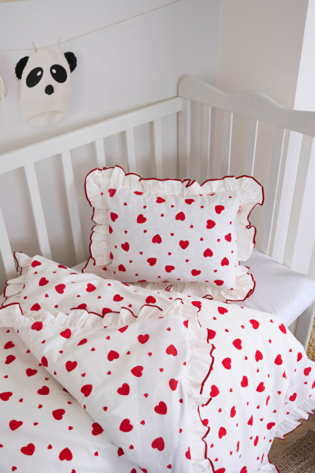 Magnolia Kalpli Fırfırlı Bebek Nevresim Takımı | 3'lü Set ( Nevresim-Çarşaf-Yastık Kılıfı) | Pamuklu, Kırmızı Biyeli, Yumuşacık | 100 x 150 cm
