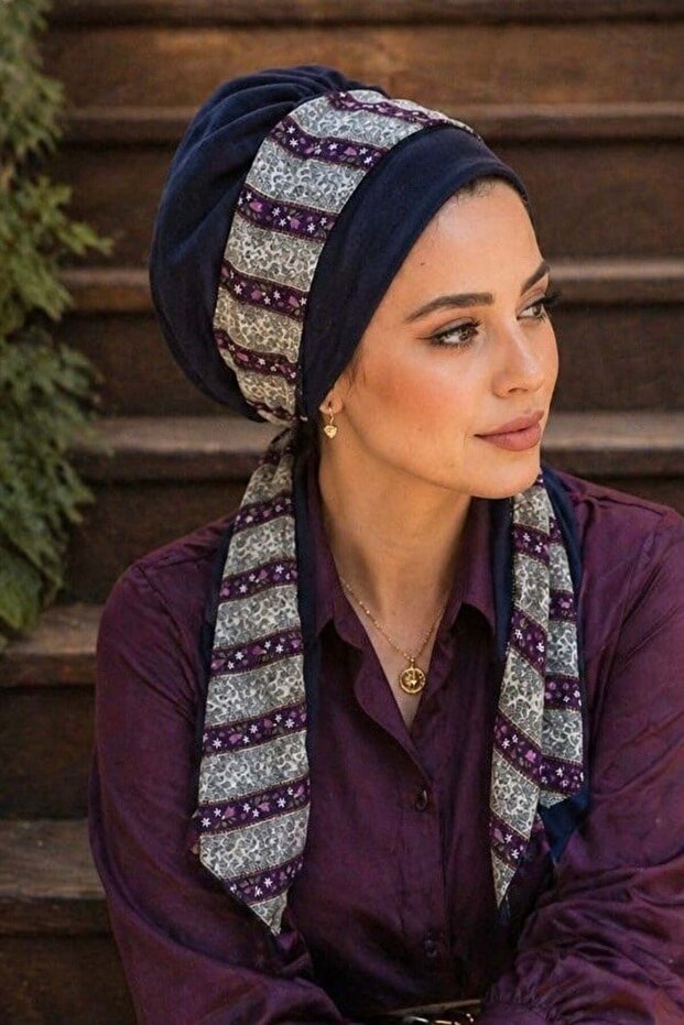 بونيه مزين بنقشة الأرجوان والباذنجان مع وشاح