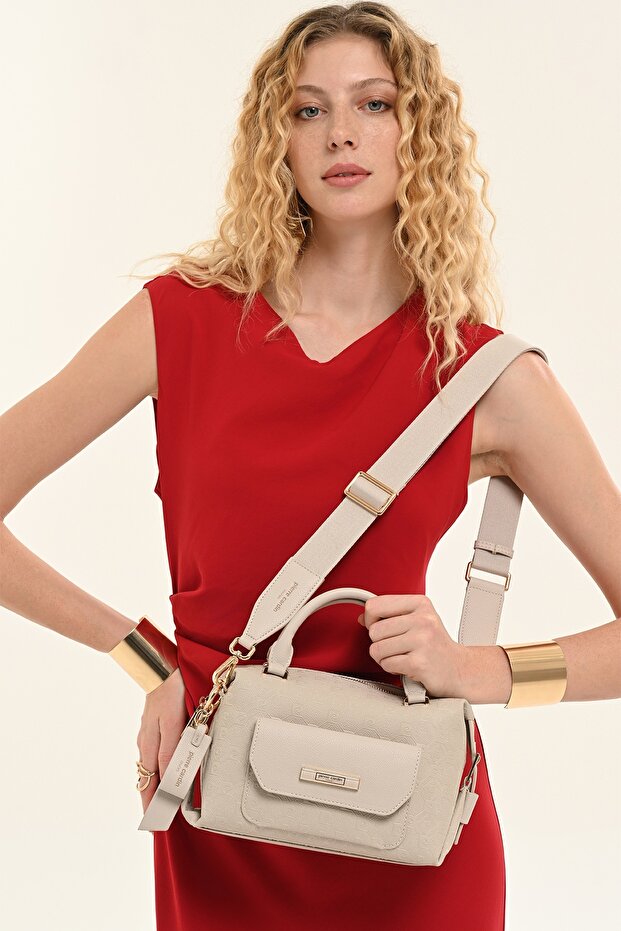 حقيبة كتف نسائية من الجلد الصناعي المزخرف باللون البيج مع حزام قابل للتعديل