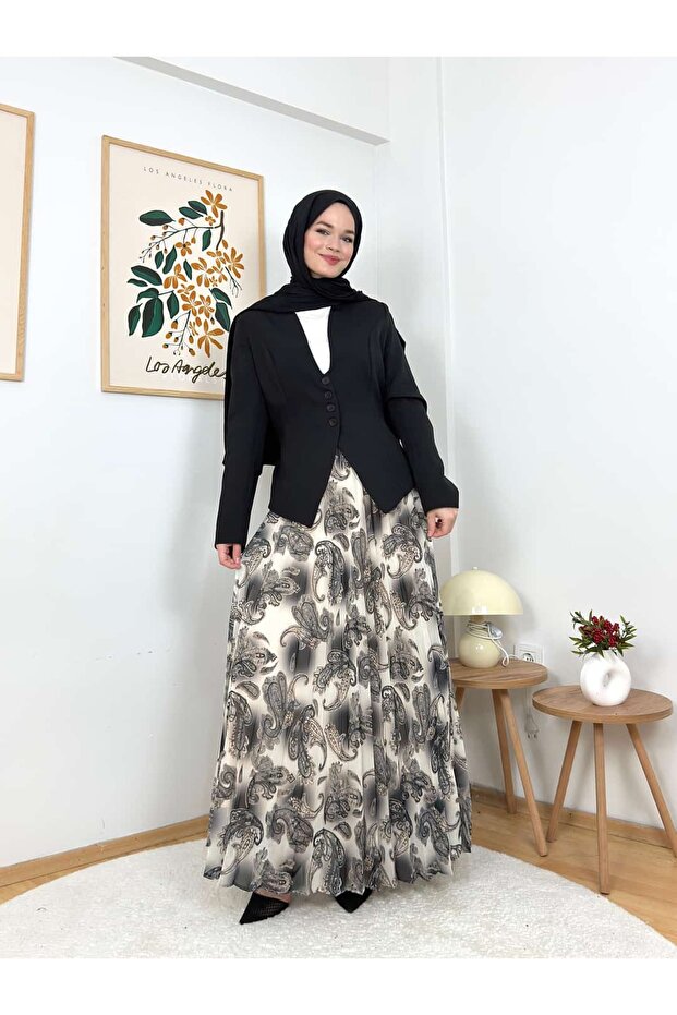 طقم تنورة ميا منقوشة بأربعة أزرار
