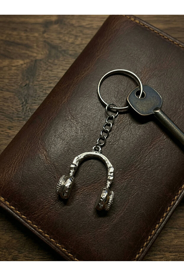 Headphone Modern Masculine Design Men's Keychain