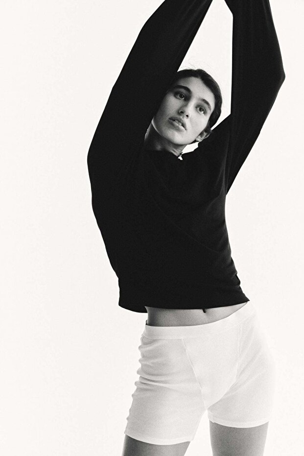 Long-sleeved cotton top