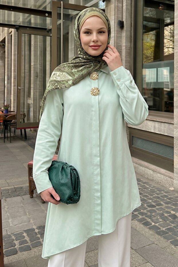 تونيك غير متماثل باللون الأخضر النعناعي مع مشبك مزدوج