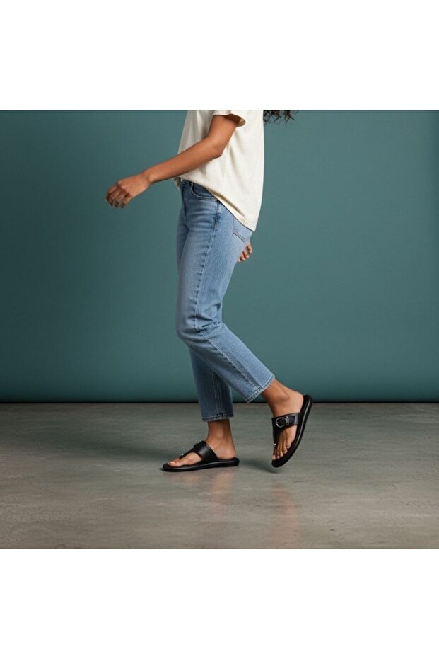 Black Leather Buckle Women's Flip-Flop Sandals