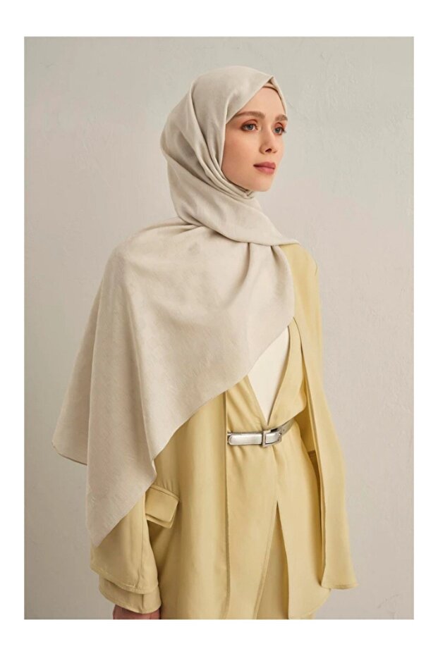 Stylish Modern Light Gray Shawl Comfortable and Convenient Shawl with Multiple Uses