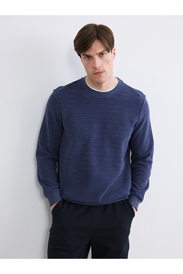 Trendlucky Men's Sweatshirt with Oval Collar and Contrast