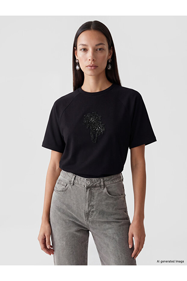 Esvab • Modern & Distinctive Zero Roba Collar Stone Embroidered Women's T-Shirt