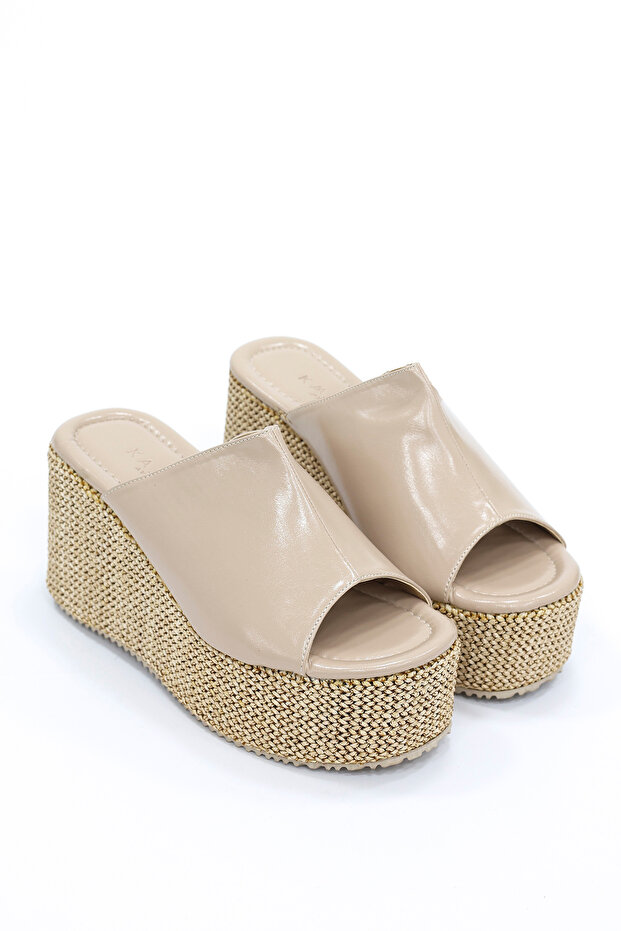 Rs 18110 Straw Heeled Slippers