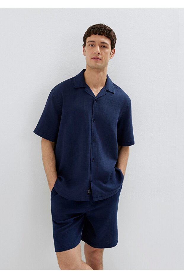 Short-Sleeved Regular Fit 100% Cotton Men's Shirt.