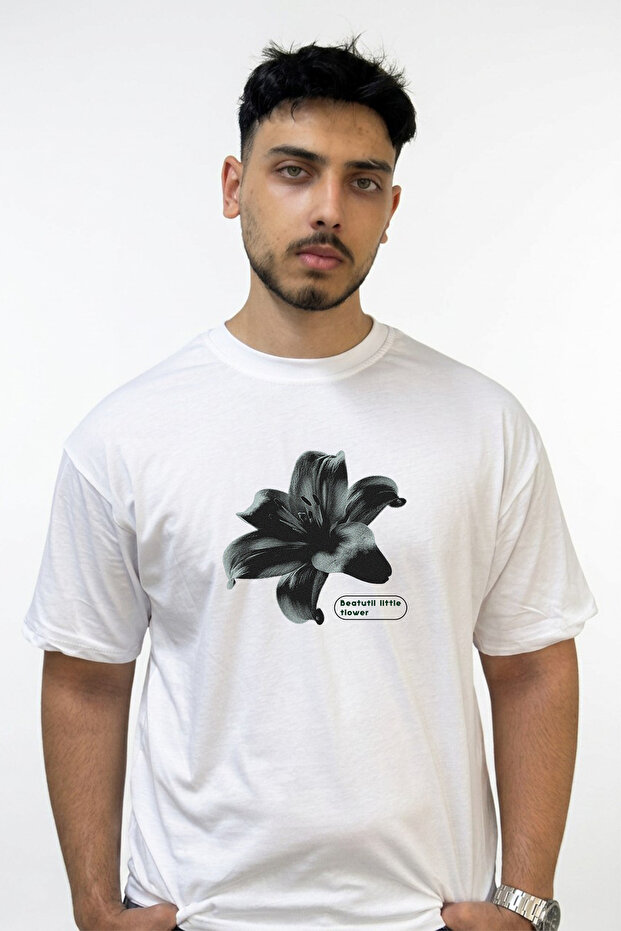 تي شيرت أبيض كبير الحجم بتصميم Gray Lily مطبوع