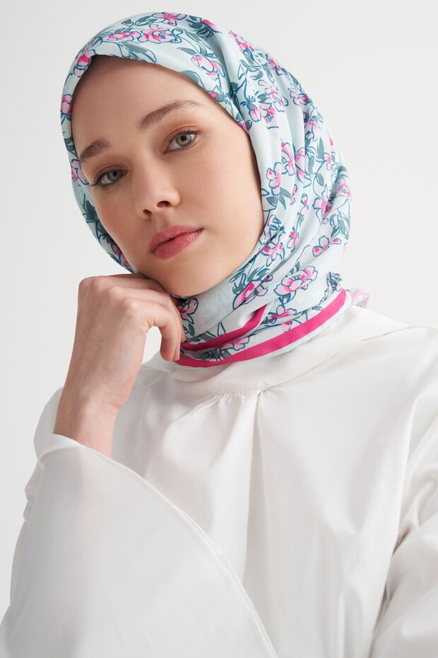 وشاح فلورينا الناعم باللون الفيروزي