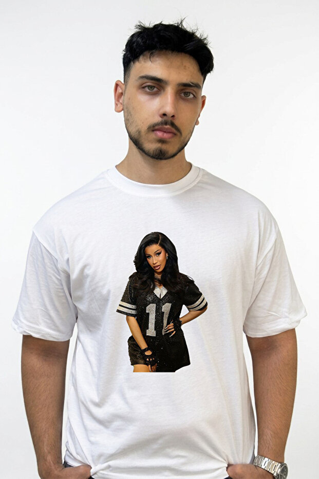تي شيرت أبيض كبير الحجم مطبوع بتصميم Cardi B_9