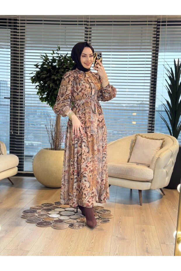 014 فستان شيفون بنمط زهور مختلطة باللون البيج والبني