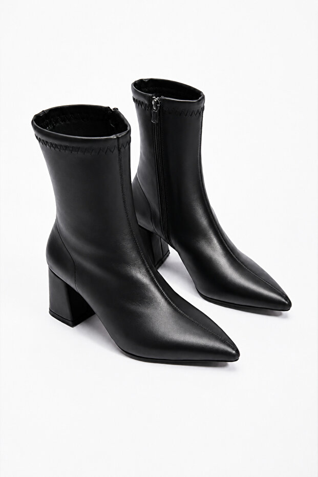 Women's Black Pointed Toe Thick Heeled Stretch Boots
