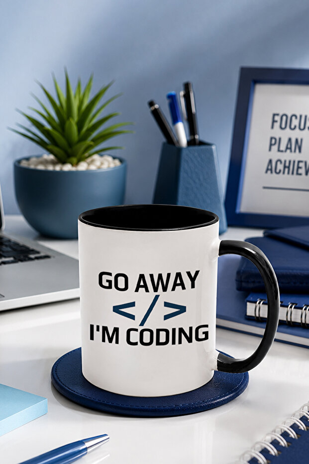 كوب أسود مطبوع عليه هدية للمبرمجين مع عبارة "Go Away I'm Coding" على الداخل والخارج