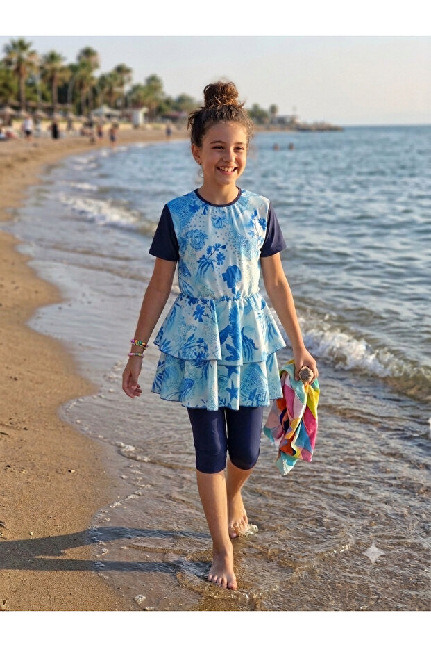 Girl's swimming suit