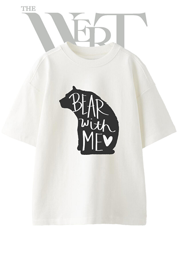 تي شيرت أبيض كبير الحجم مطبوع بتصميم Bear With Me للجنسين