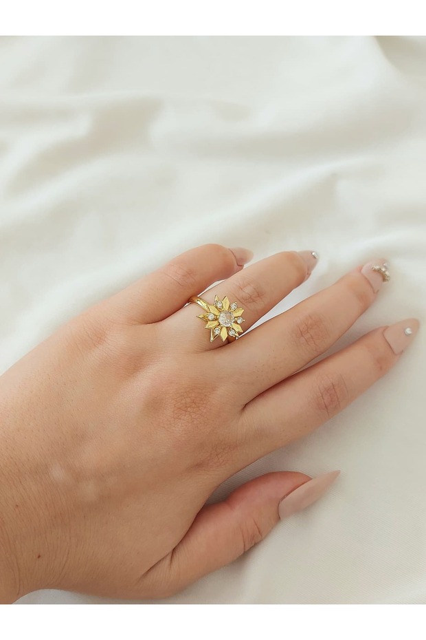 Flower Steel Stress Ring Can Be Adjusted to Fit the Finger