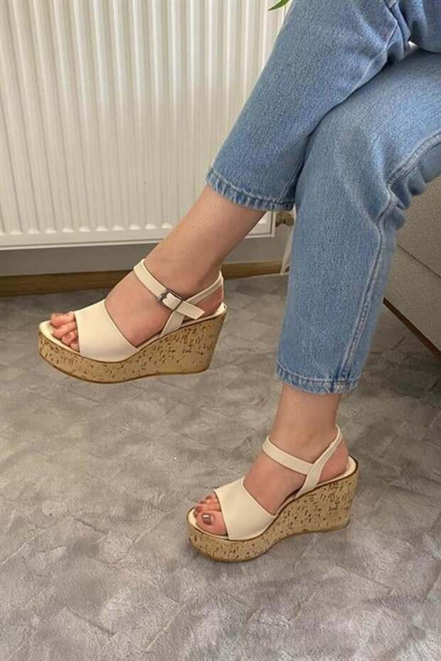 Women's Bery Cream Skin Single Tape High Padded Cork Sole Shoes & Sandals K-910