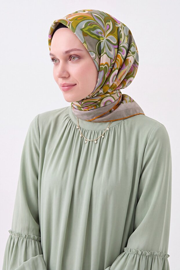 Velora Scarf Aura Floral Green