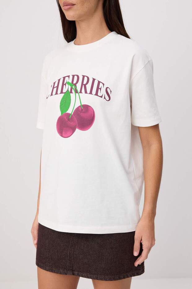 Ekru Kiraz Baskılı Oversize/Geniş Kalıp Kısa Kollu %100 Pamuk Örme T-Shirt TWOSS26TS00123 - 3