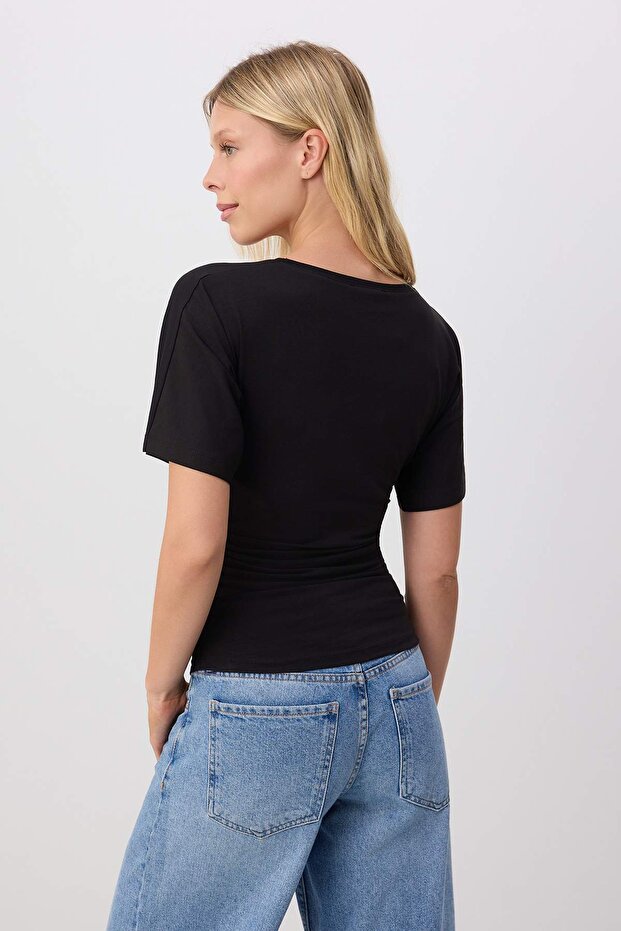 Siyah Fitted/Vücuda Oturan V Yaka Büzgülü Pamuklu Esnek Örme T-Shirt TWOSS26TS00342 - 4