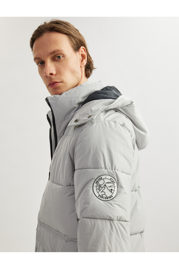 Printed Clamshell Pocket Detailed Slim Fit Hooded Puffer Jacket