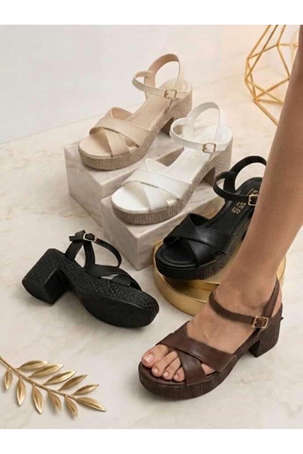 الموسم الجديد صندل بكعب عريض وحزام الكاحل