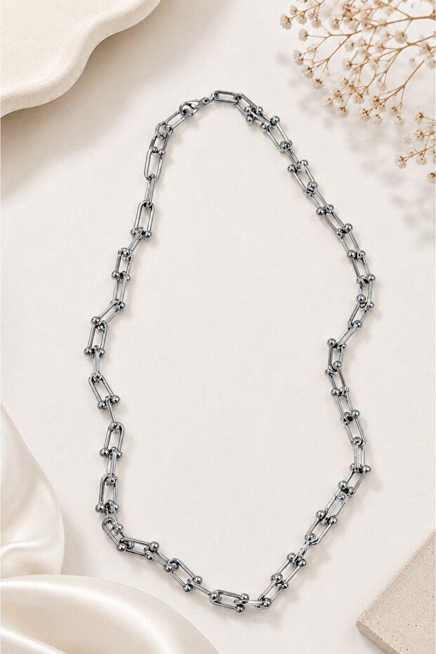 Unisex Model Necklace