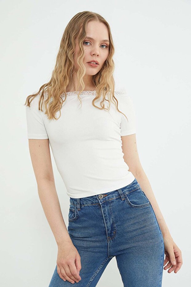 Lace Strap Detailed Boat Neck Blouse