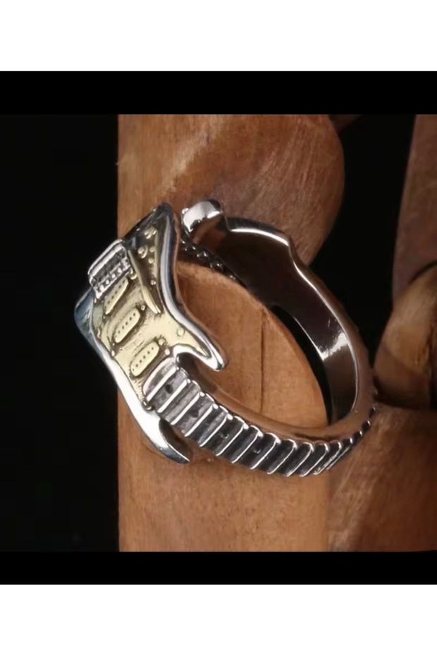 Merak Modern Guitar Ring, Adjustable by Finger