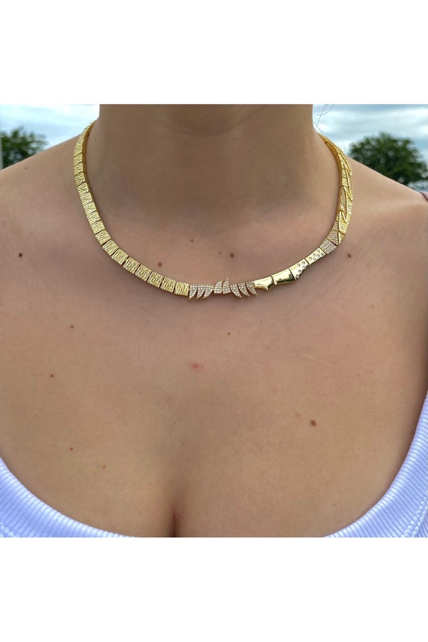 Zr Model Textured Gold Necklace