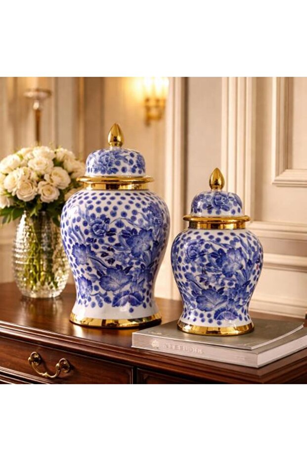 Luxury decorative vase set in blue and white with floral patterns
